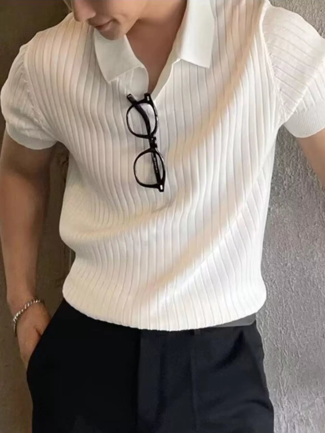 Ribbad piké med korta ärmar i vitt - vårens innefärg