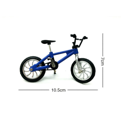 Set med fingercykel och fingerskateboard och fingerkick
