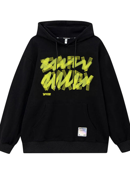 Herrhoodie i mörkgrå bomull med grafiskt bokstavstryck och dragsko i huvan