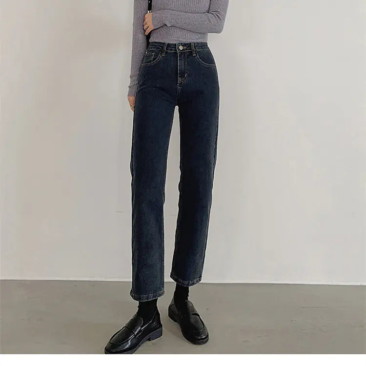 mörkblå jeans