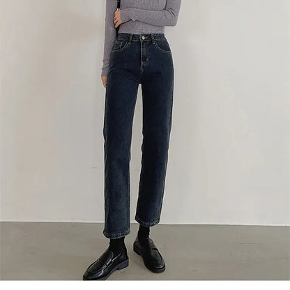 mörkblå jeans