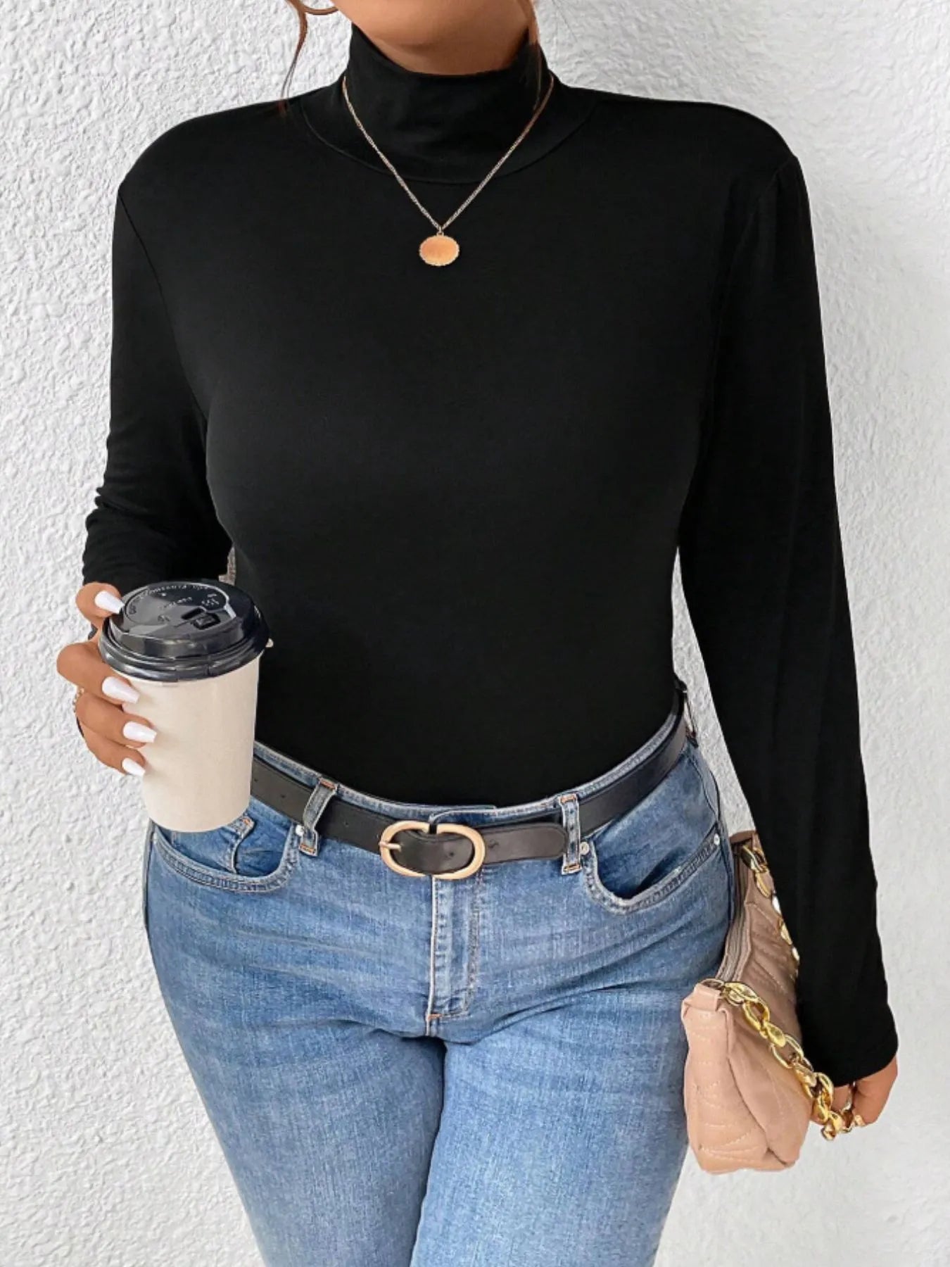 Plus size polotröja med hög hals och tight passform i svart – långärmad damtröja i stretch