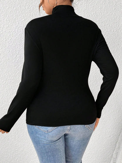 Plus size polotröja med hög hals och tight passform i svart – långärmad damtröja i stretch